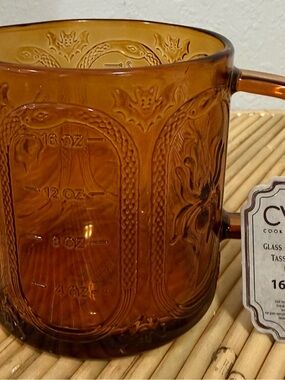 NWT CWC Amber Halloween Embossed Glass Measuring Cup 16 oz  500ml